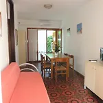 Angela * Μπιμπιόνε